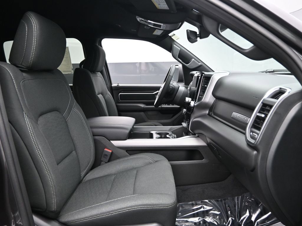 New 2026 RAM 1500 4x4 Crew Cab image 32