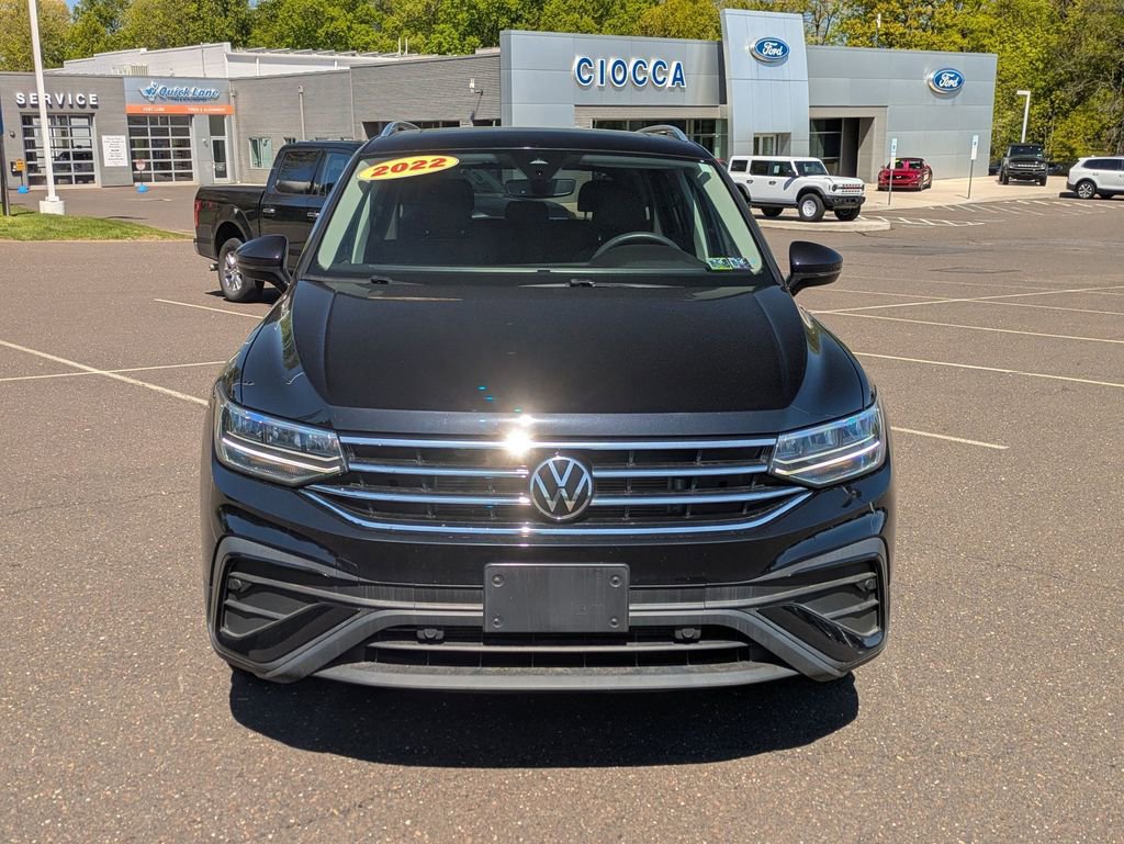 Used 2022 Volkswagen Tiguan SE AWD/4WD image 2