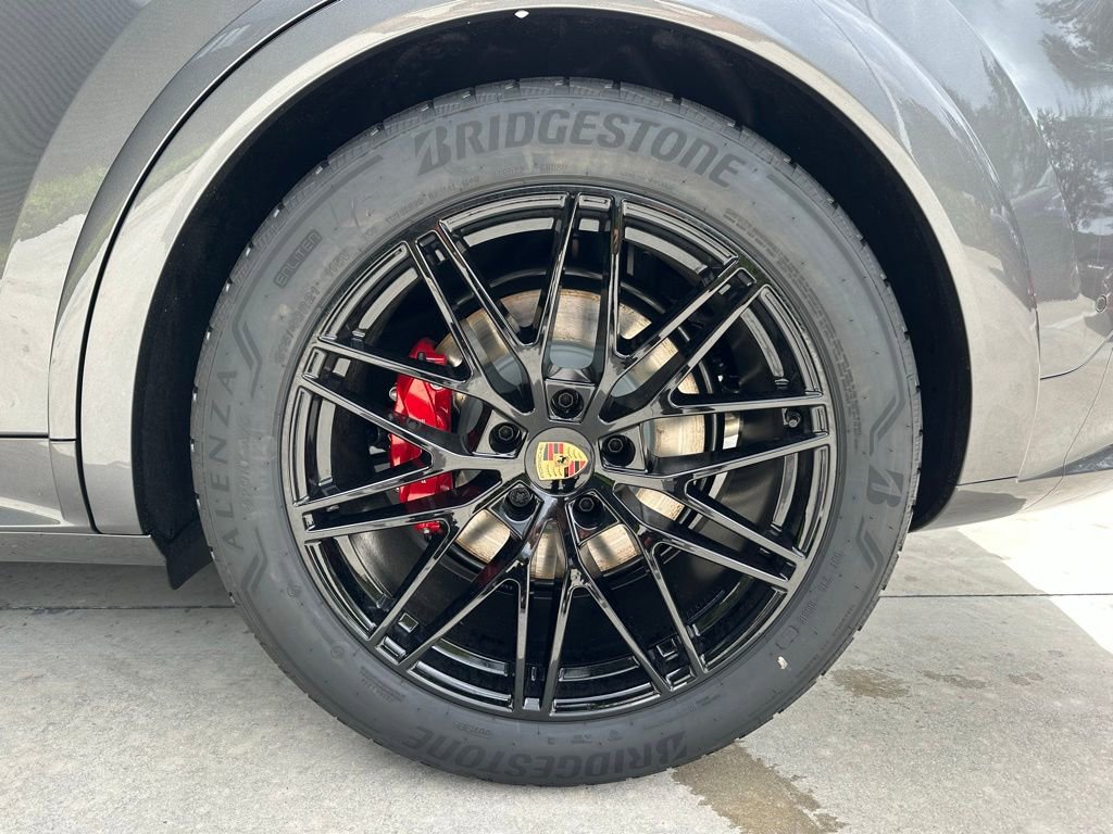 Used 2025 Porsche Cayenne GTS image 42