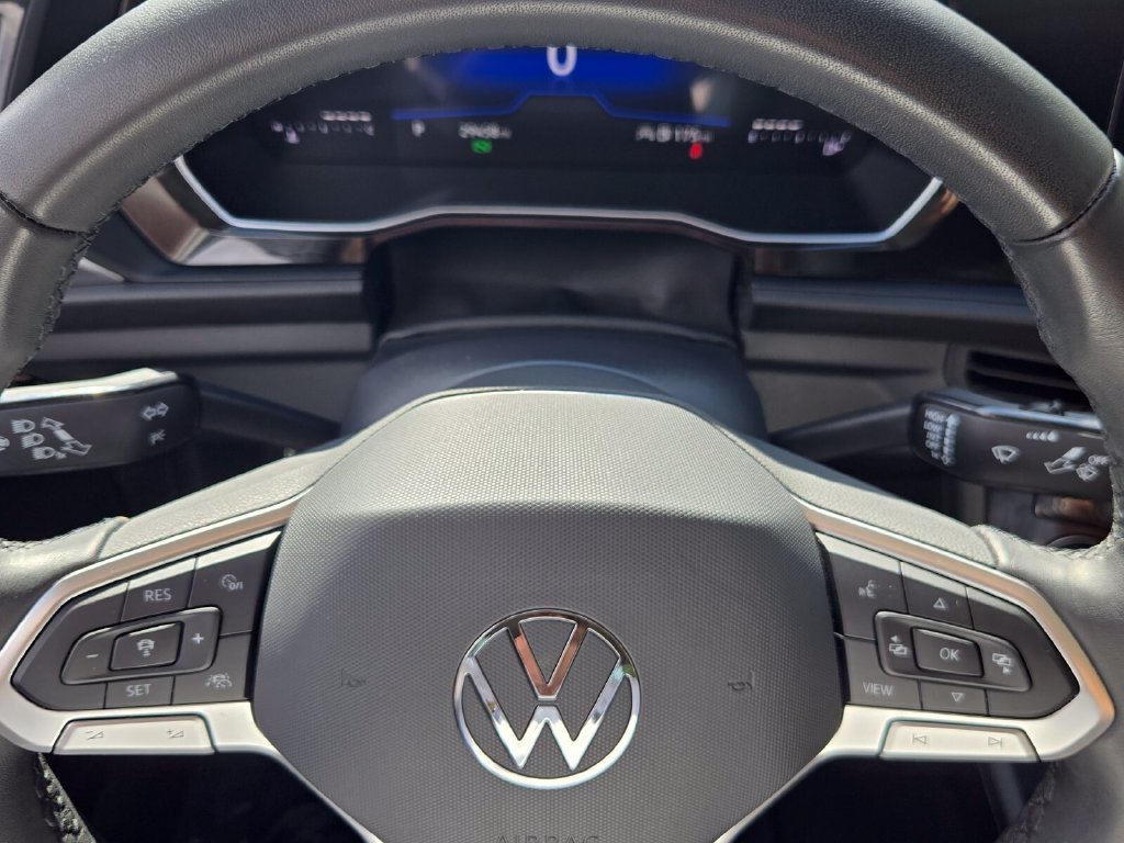 Certified 2024 Volkswagen Jetta SE w/ Panoramic Sunroof Package FWD image 23