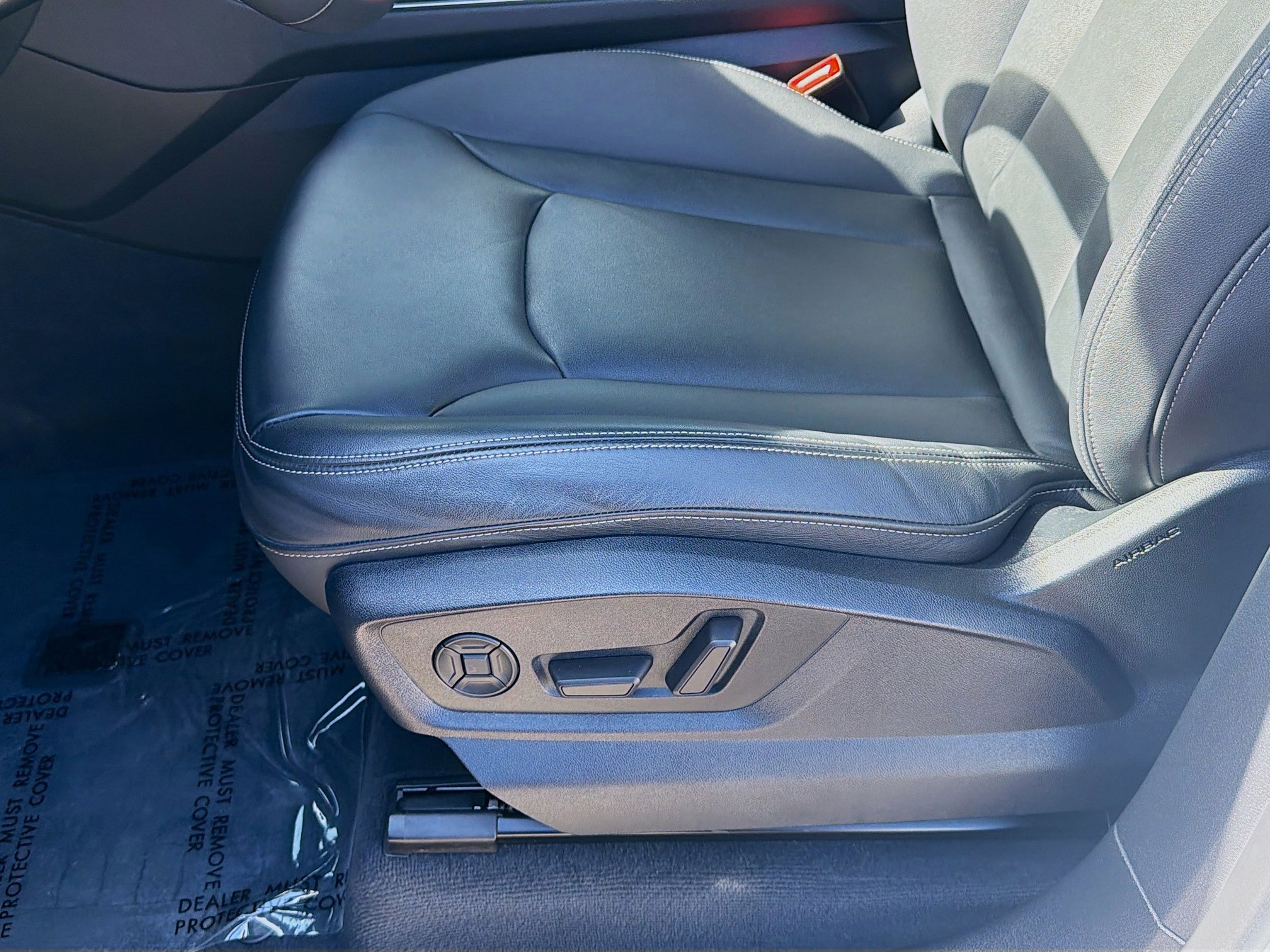 Used 2023 Audi Q8 Premium image 18