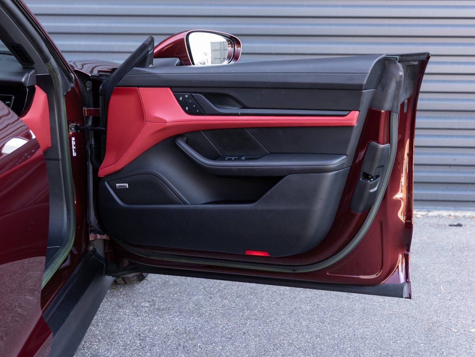 Used 2023 Porsche Taycan image 28