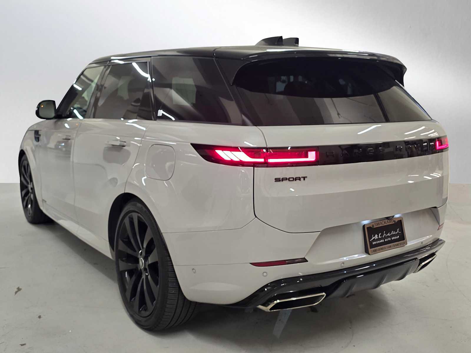Used 2025 Land Rover Range Rover Sport Autobiography image 3