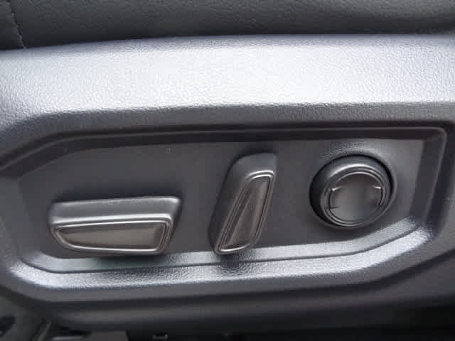 Used 2025 Toyota Tundra Limited AWD/4WD image 7