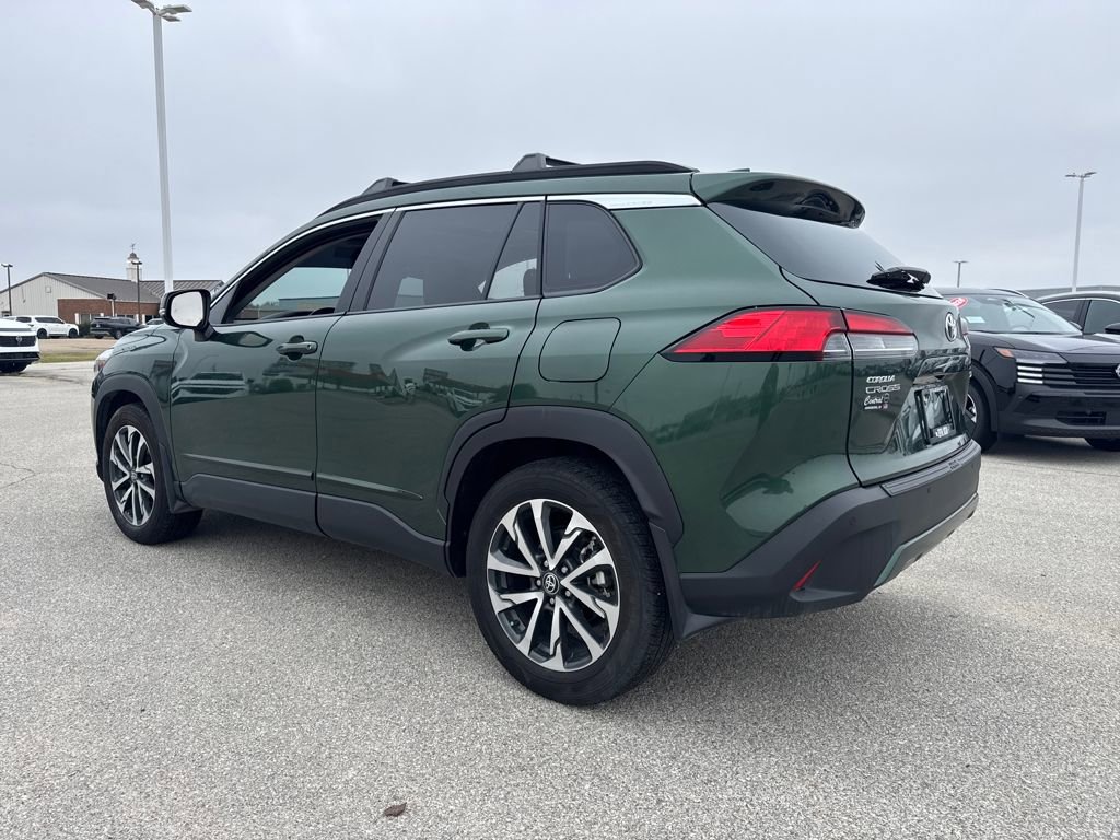Used 2024 Toyota Corolla Cross XLE image 3