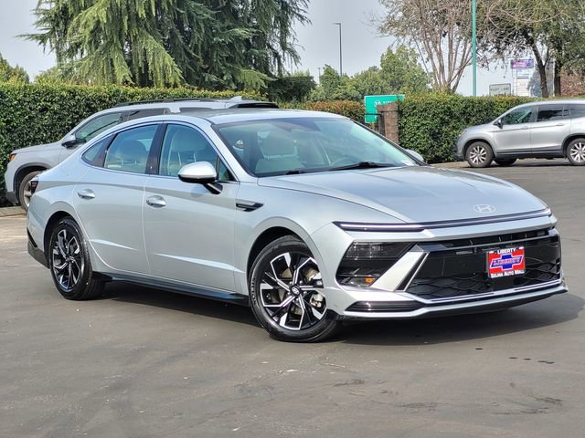 Used 2025 Hyundai Sonata SEL image 2