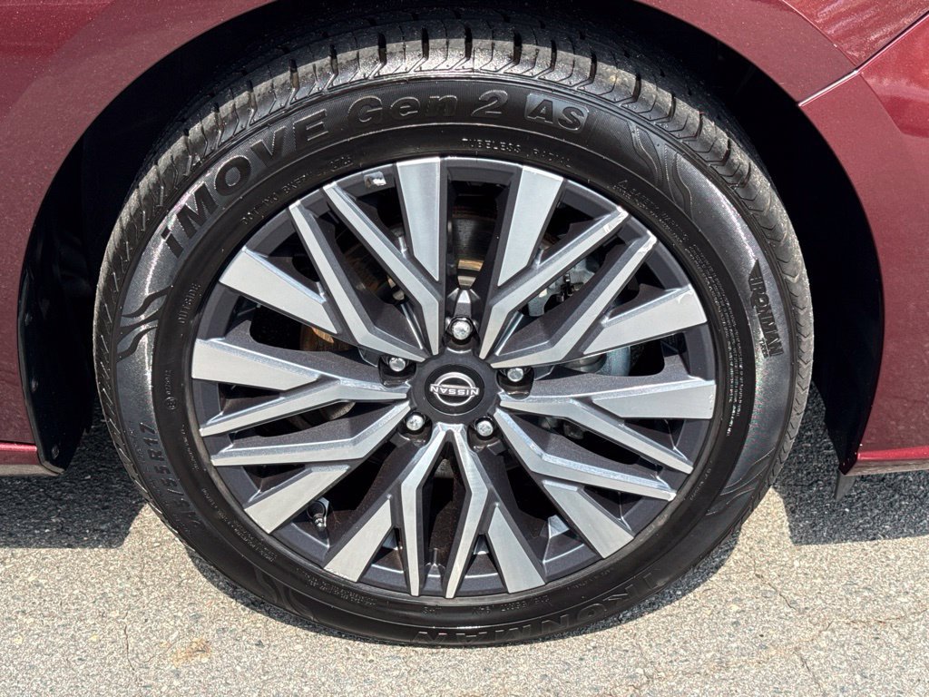 Certified 2025 Nissan Altima 2.5 SV FWD image 11