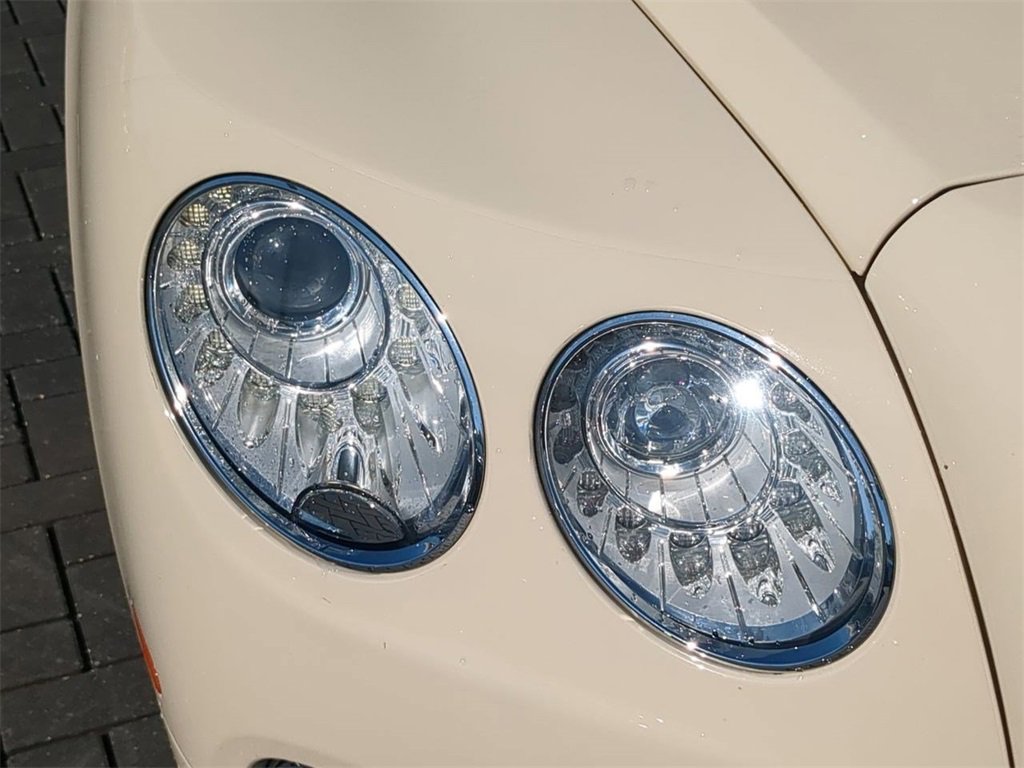 Used 2018 Bentley Flying Spur W12 image 11