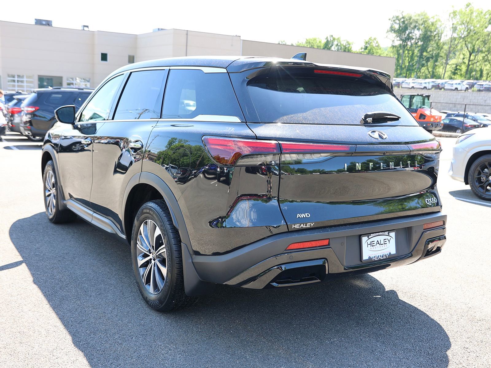 Used 2023 INFINITI QX60 Pure AWD/4WD image 5