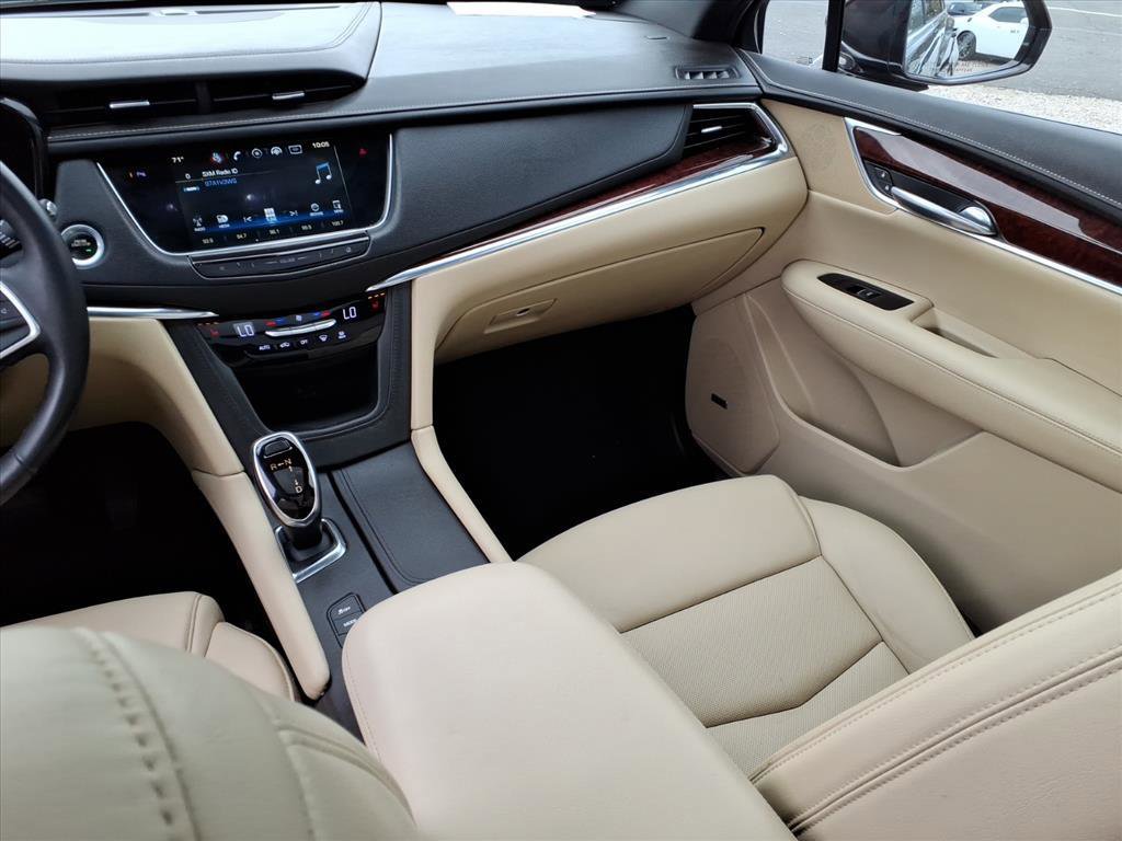 Used 2018 Cadillac XT5 Luxury w/ Driver Awareness Package image 14