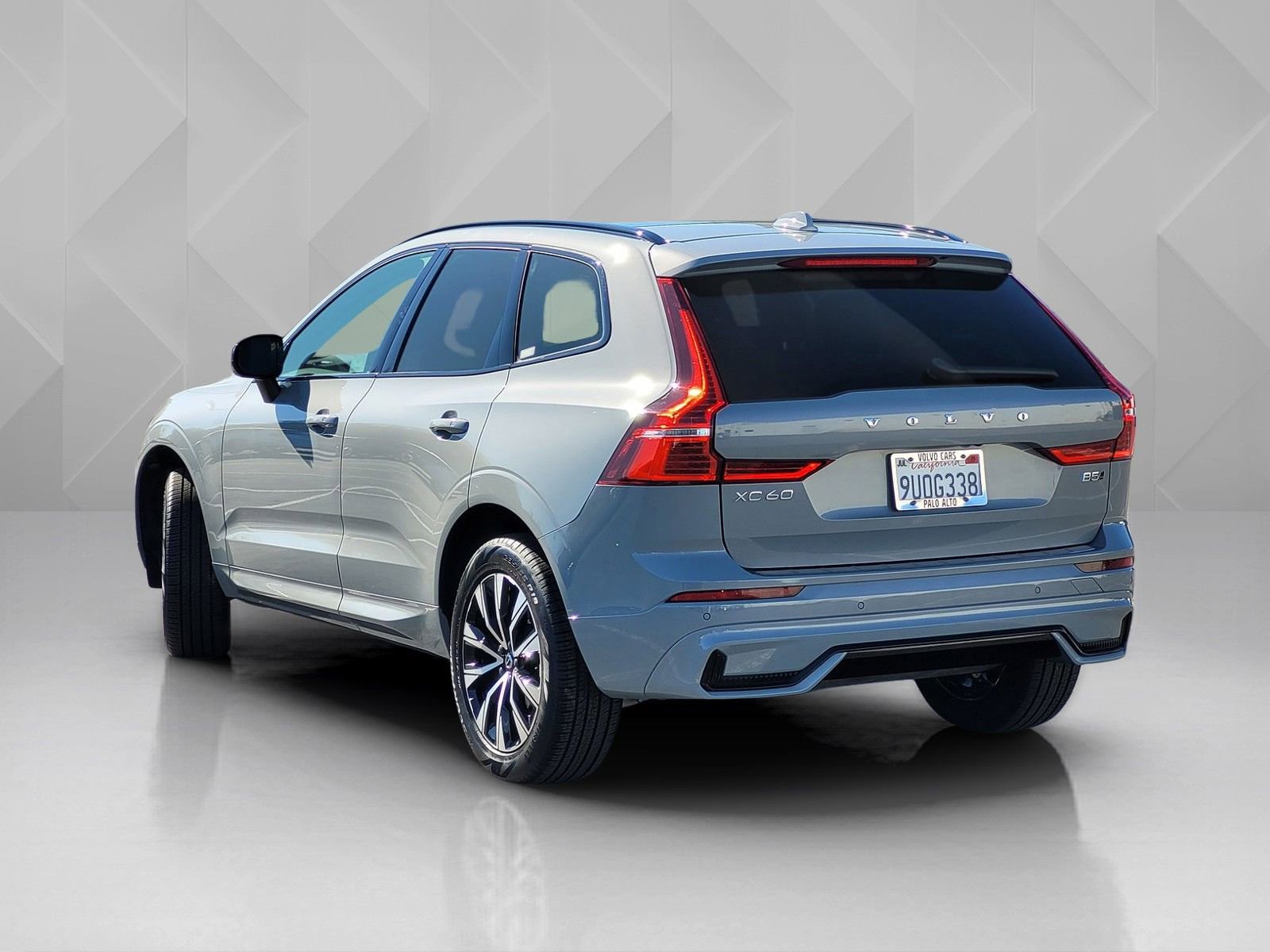 Certified 2025 Volvo XC60 B5 Core w/ Protection Package Premier image 4