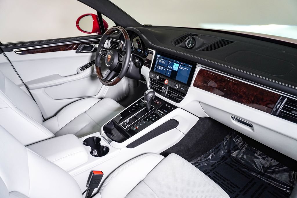 Certified 2026 Porsche Macan AWD/4WD image 14