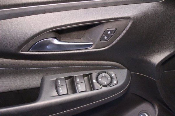 Used 2025 Buick Envista Sport Touring image 16