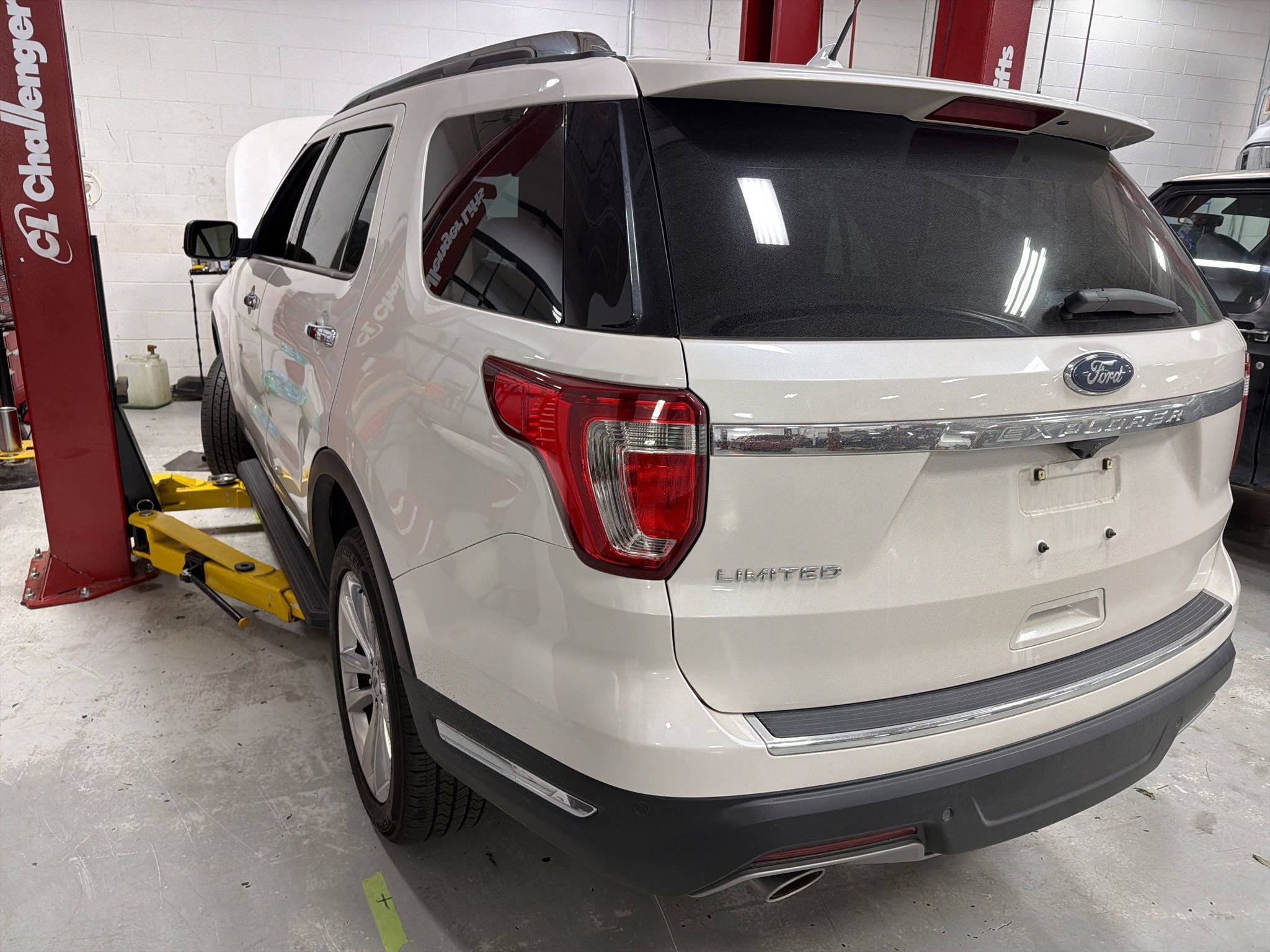 Used 2018 Ford Explorer Limited w/ Ford Safe & Smart Package image 4