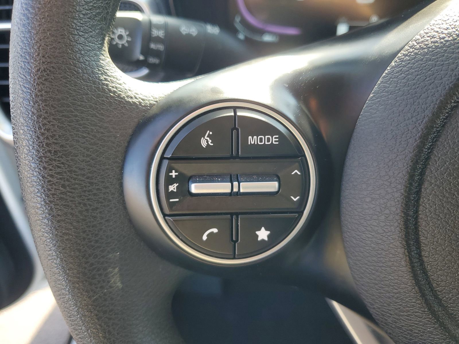 Used 2025 Kia Soul LX image 17