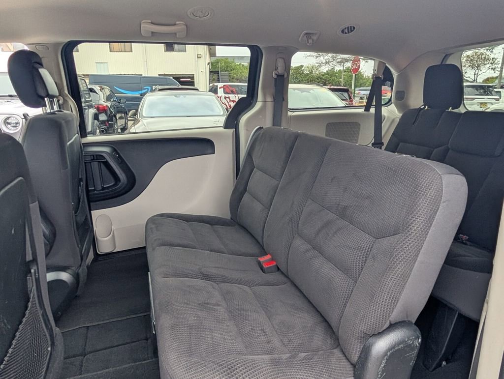 Used 2018 Dodge Grand Caravan SE image 12