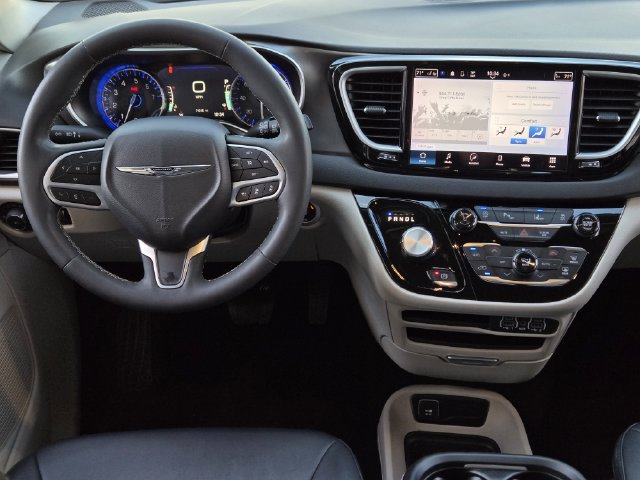 Used 2024 Chrysler Pacifica Touring-L FWD image 26