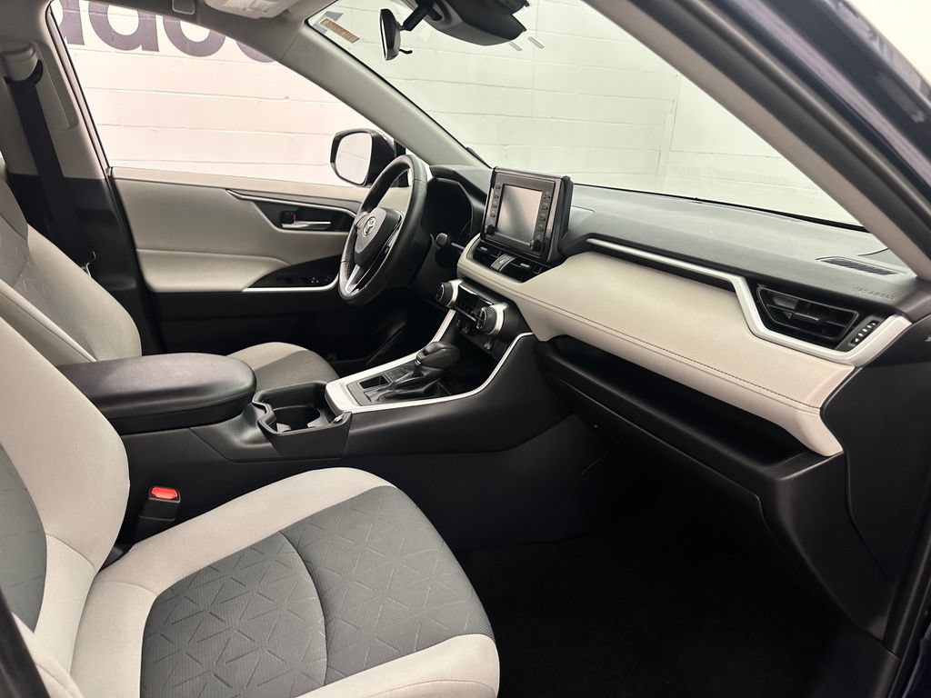 Used 2019 Toyota RAV4 XLE AWD/4WD image 18