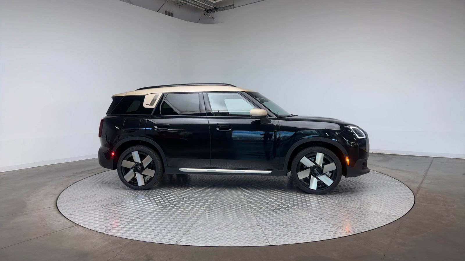 Used 2026 MINI Cooper Countryman S w/ Comfort Package Max AWD/4WD image 4