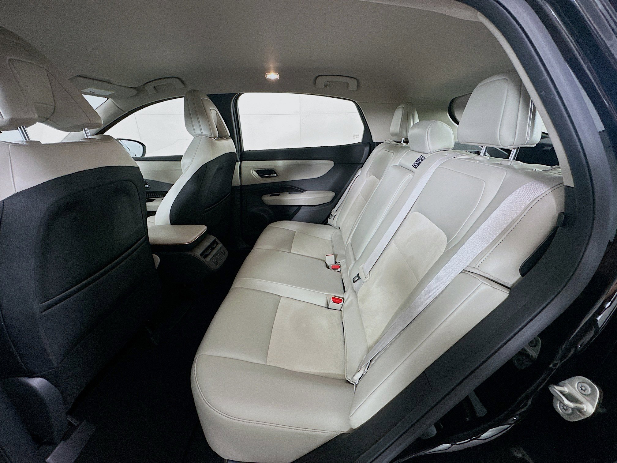 Used 2024 Nissan Ariya FWD image 27