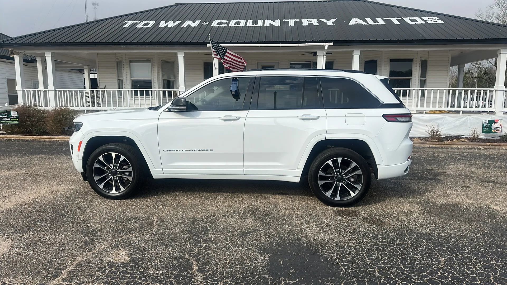 Used 2023 Jeep Grand Cherokee Overland w/ Adv Protech Group III image 8