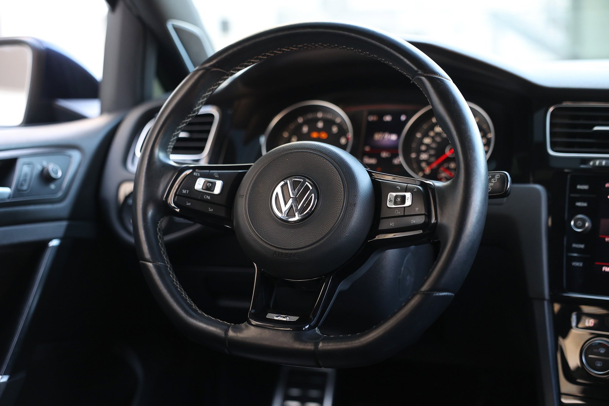 Used 2018 Volkswagen GTI Autobahn FWD image 33