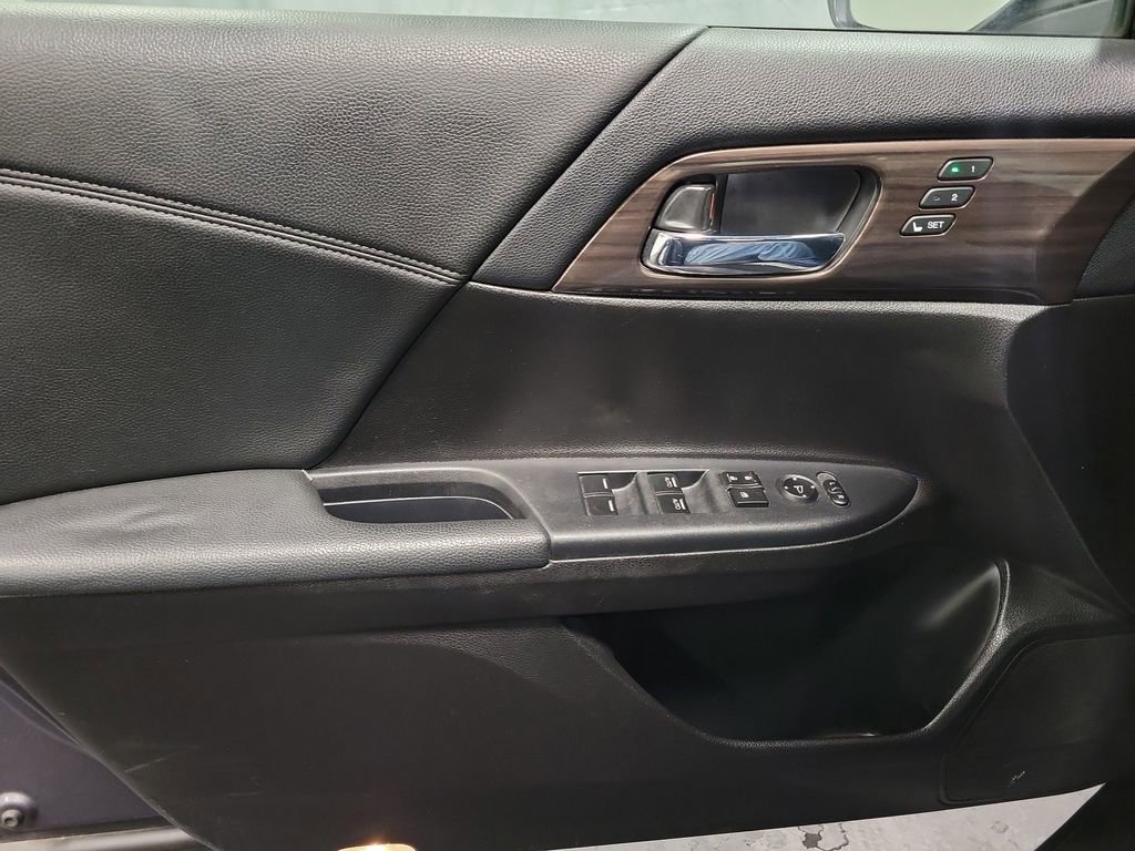 Used 2017 Honda Accord EX-L image 24