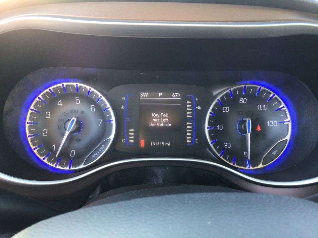 Used 2019 Chrysler Pacifica Touring image 16