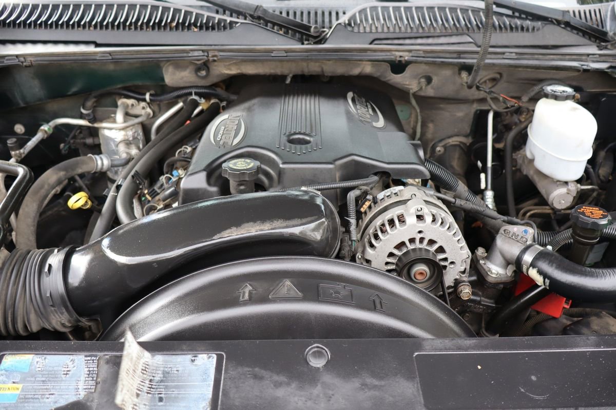 Used 2002 Chevrolet Suburban 2500 LT image 38