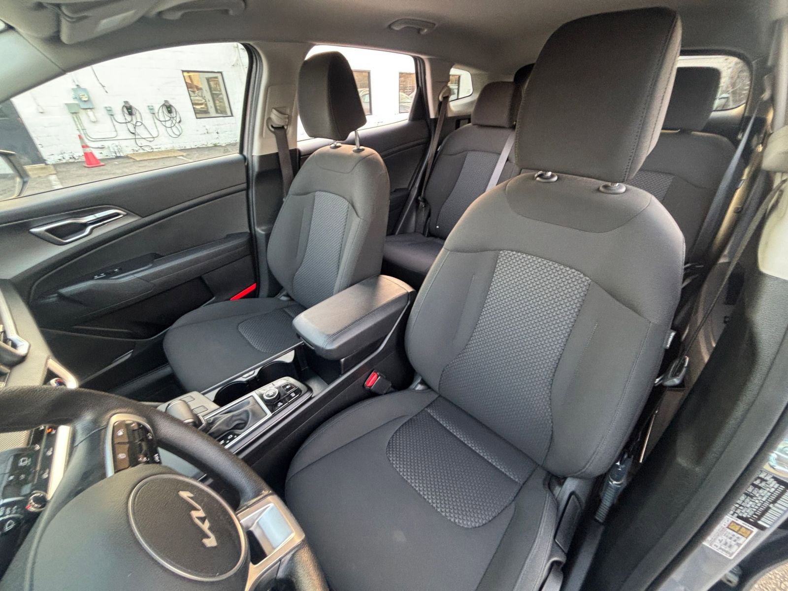 Used 2025 Kia Sportage LX image 36
