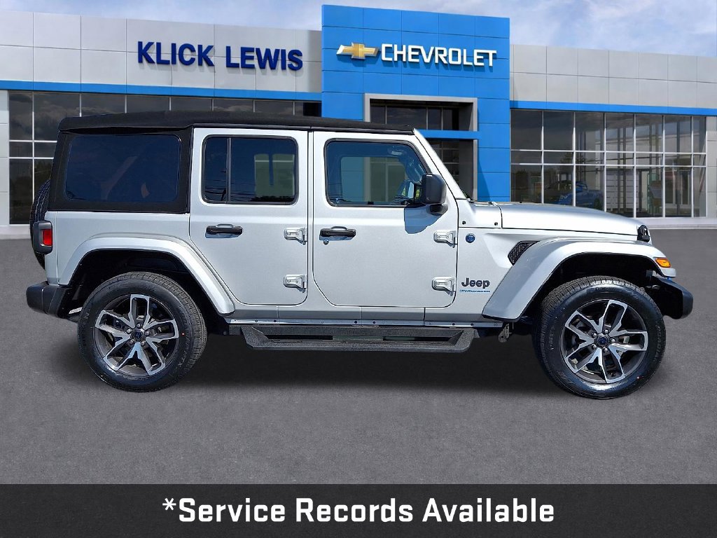 Used 2024 Jeep Wrangler Unlimited w/ Convenience Group AWD/4WD image 9