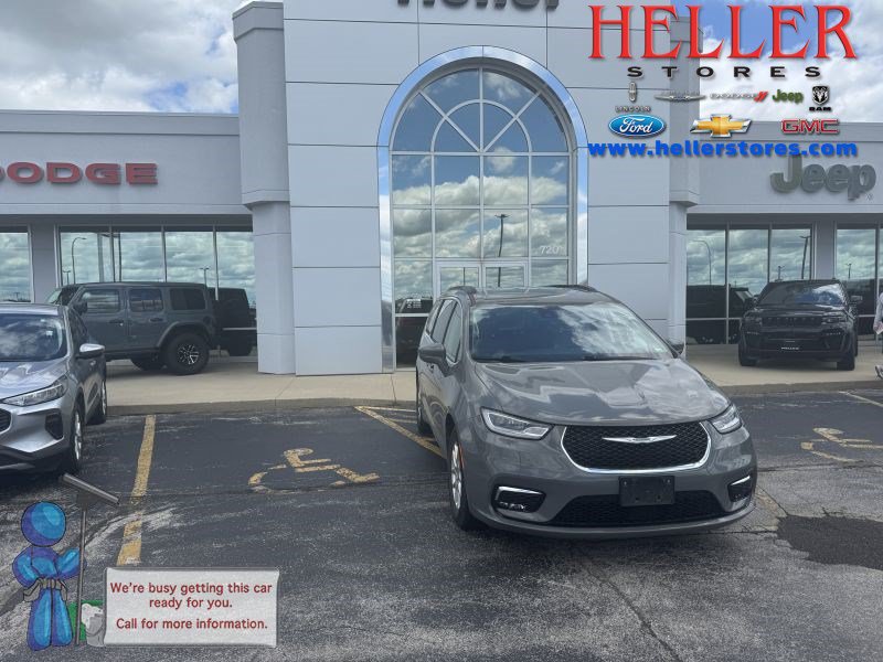 Used 2022 Chrysler Pacifica Touring-L FWD image 1