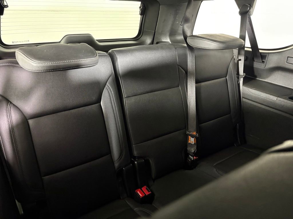 Used 2024 Chevrolet Suburban LT RWD image 21