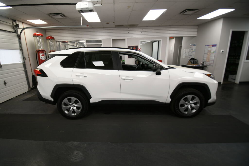 Used 2021 Toyota RAV4 LE w/ Carpet Mat Package (TMS) AWD/4WD image 8