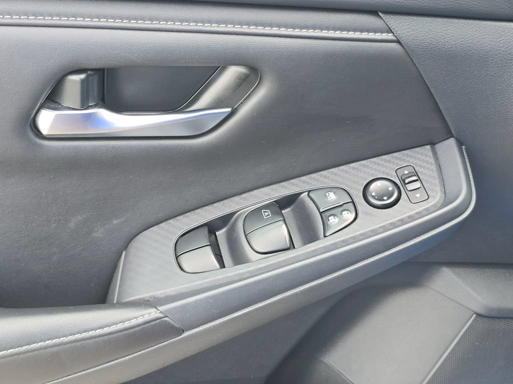 Used 2024 Nissan Sentra SV FWD image 11