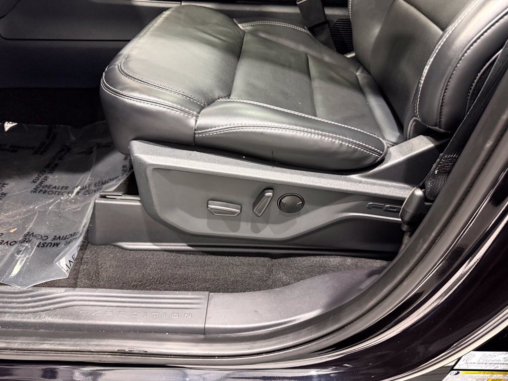 Certified 2025 Ford Expedition Max Platinum w/ Stealth Performance Package AWD/4WD image 18