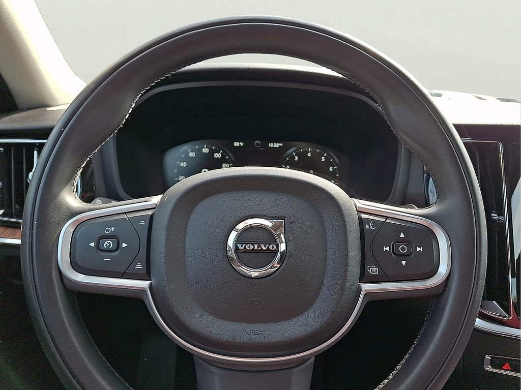 Used 2022 Volvo S60 B5 Momentum w/ Climate Package image 14
