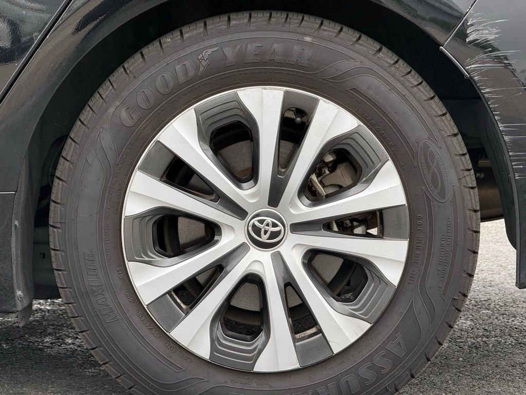 Used 2022 Toyota Prius Prime XLE image 3