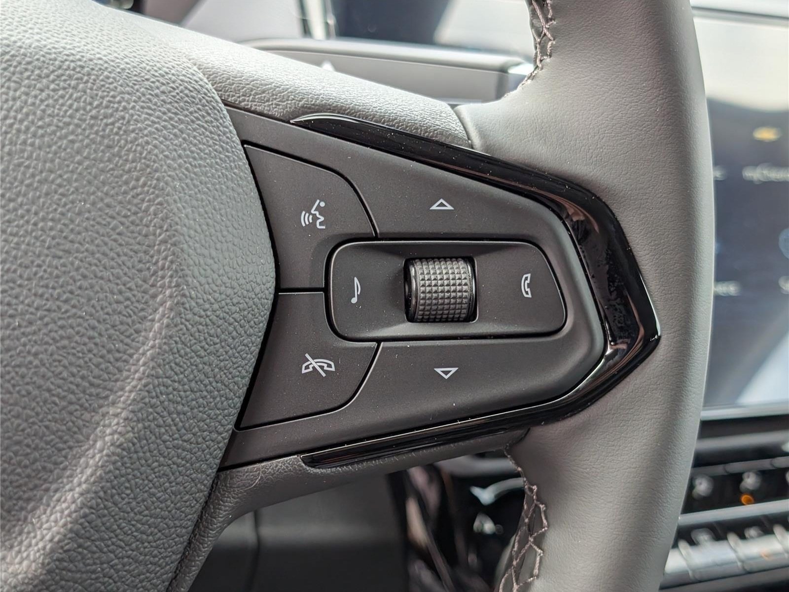 New 2027 Chevrolet Bolt LT w/ Comfort Package FWD image 19