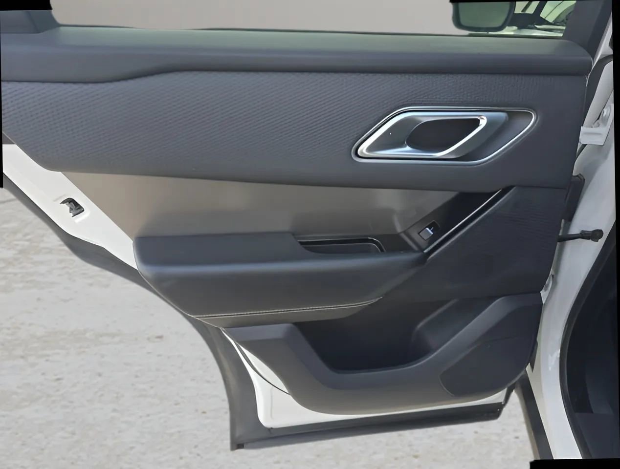 Used 2020 Land Rover Range Rover Velar S AWD/4WD image 12