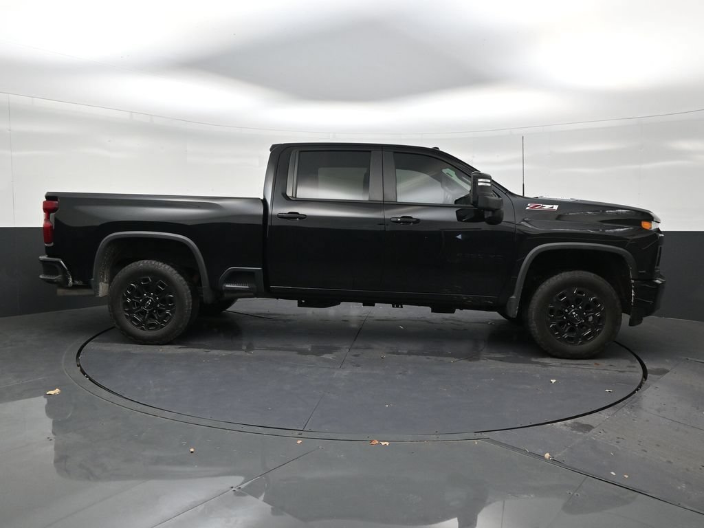 Used 2022 Chevrolet Silverado 2500 LT w/ Midnight Edition AWD/4WD image 6