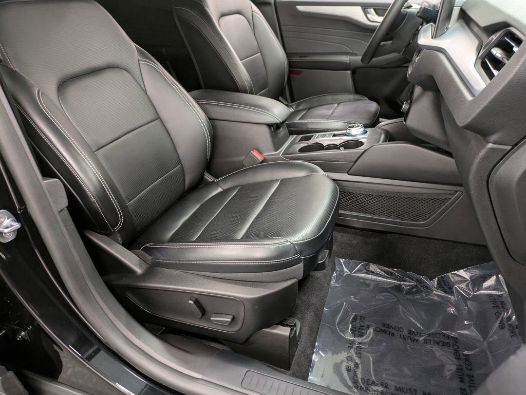 Used 2023 Ford Escape Platinum AWD/4WD image 28