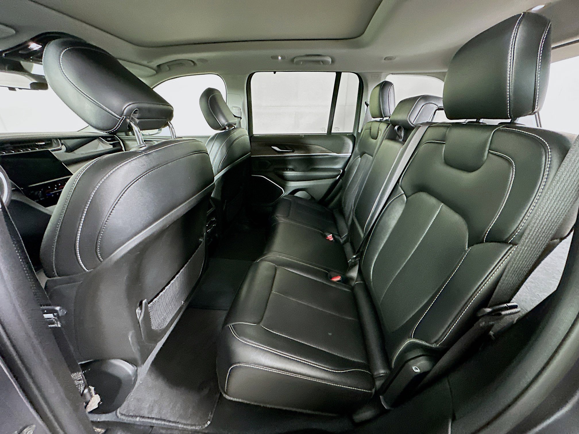 Used 2023 Jeep Grand Cherokee 4WD 4xe w/ Luxury Tech Group II image 29