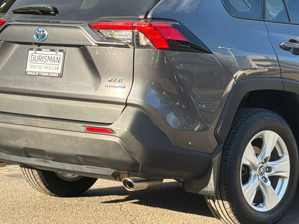 Used 2020 Toyota RAV4 XLE w/ Convenience Package image 7