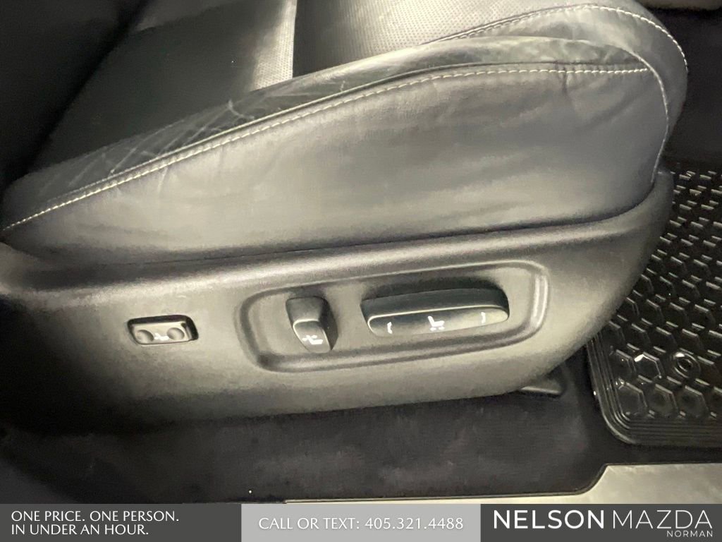 Used 2013 Lexus LX 570 4WD w/ Luxury Pkg image 28