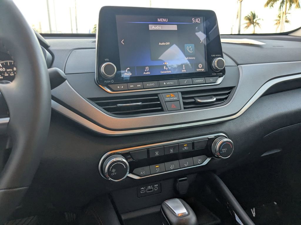 Used 2025 Nissan Altima 2.5 SR image 19