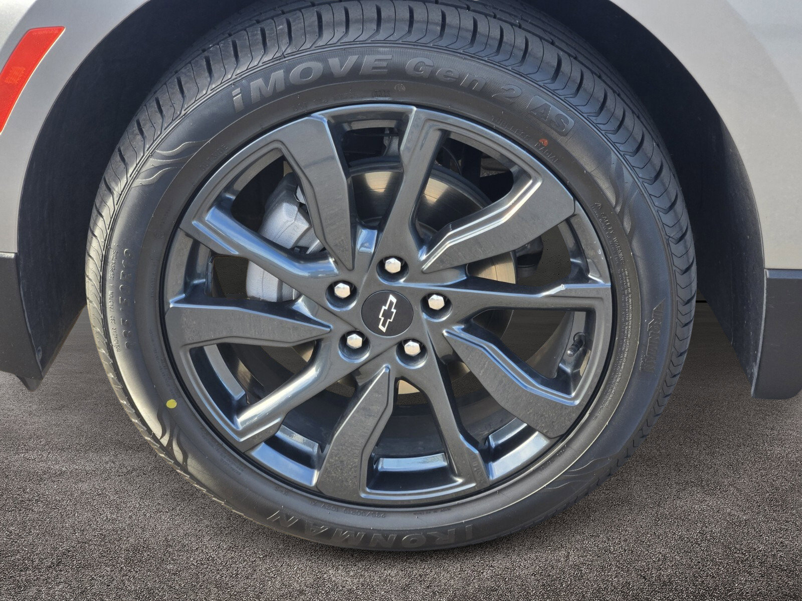 Used 2023 Chevrolet Equinox RS w/ RS Leather Package image 9