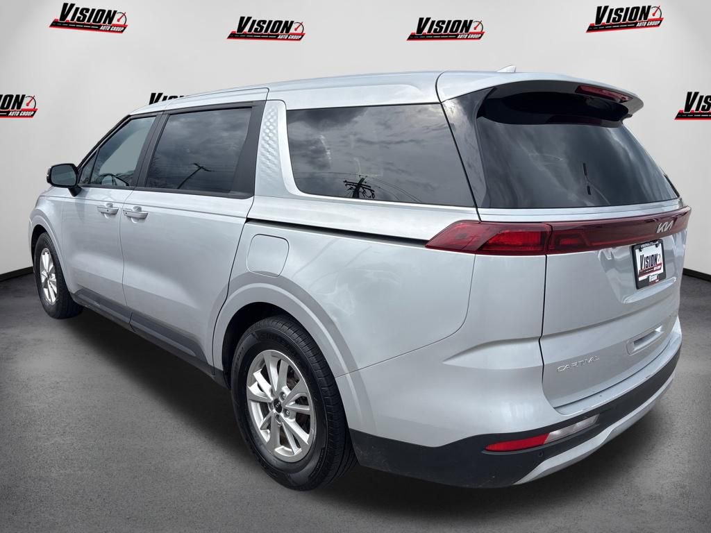 Used 2023 Kia Carnival LX FWD image 7
