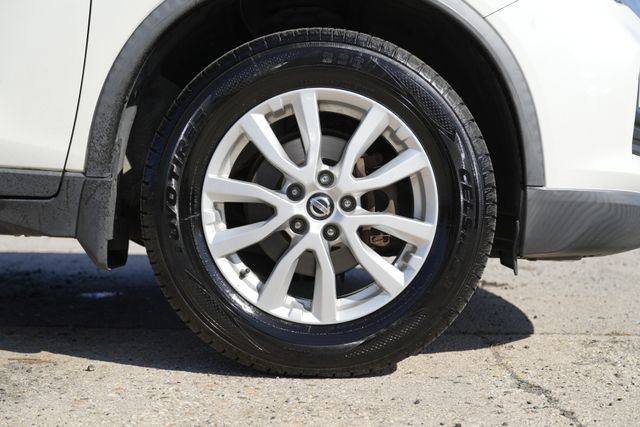Used 2018 Nissan Rogue SV w/ Premium Package image 14