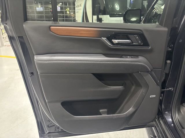 Used 2025 GMC Yukon XL Denali AWD/4WD image 29